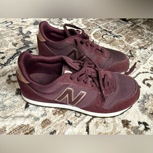 New Balance Women's Maroon Sneakers